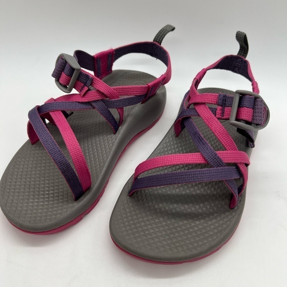 CHACO GIRLS STRAPPY SANDALS SIZE 1 PINK & PURPLE STRAPS